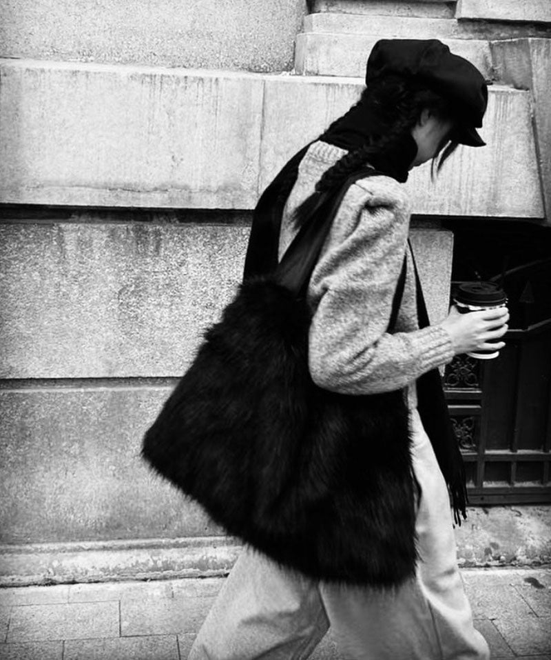 BLACK FUR BAG 黑色毛絨大包