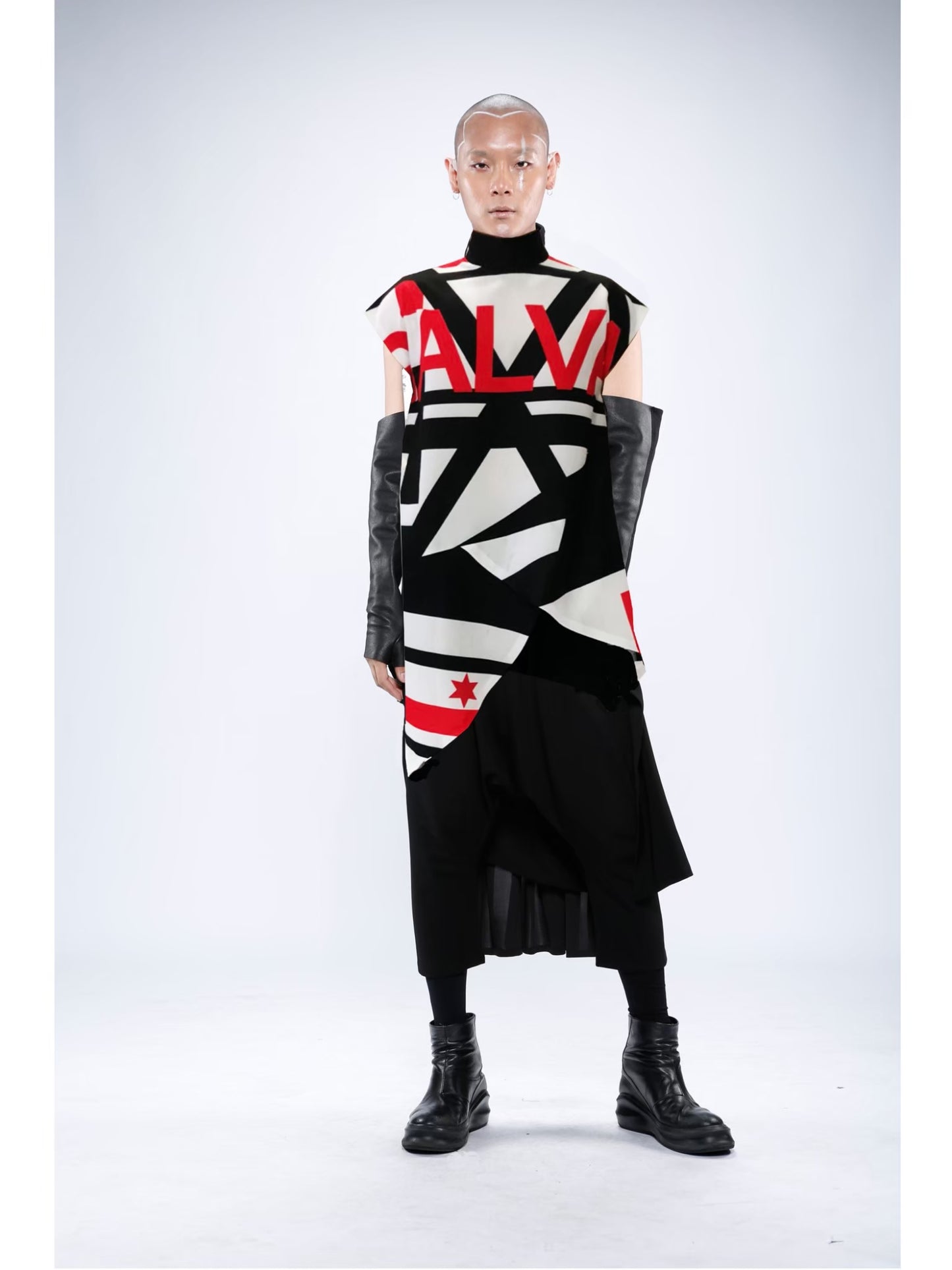 TURTLENECK SPORTY PRINT SLEEVELESS TOP
