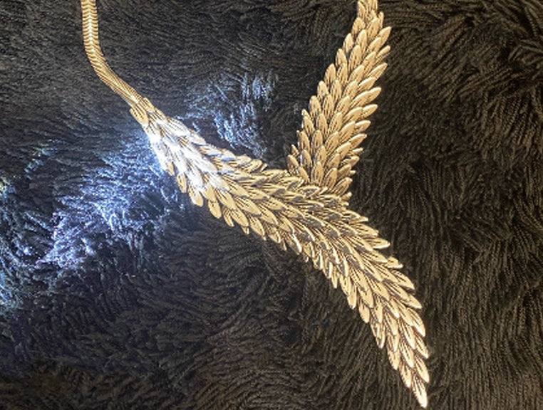 3D FEATHER VINTAGE NECKLACE