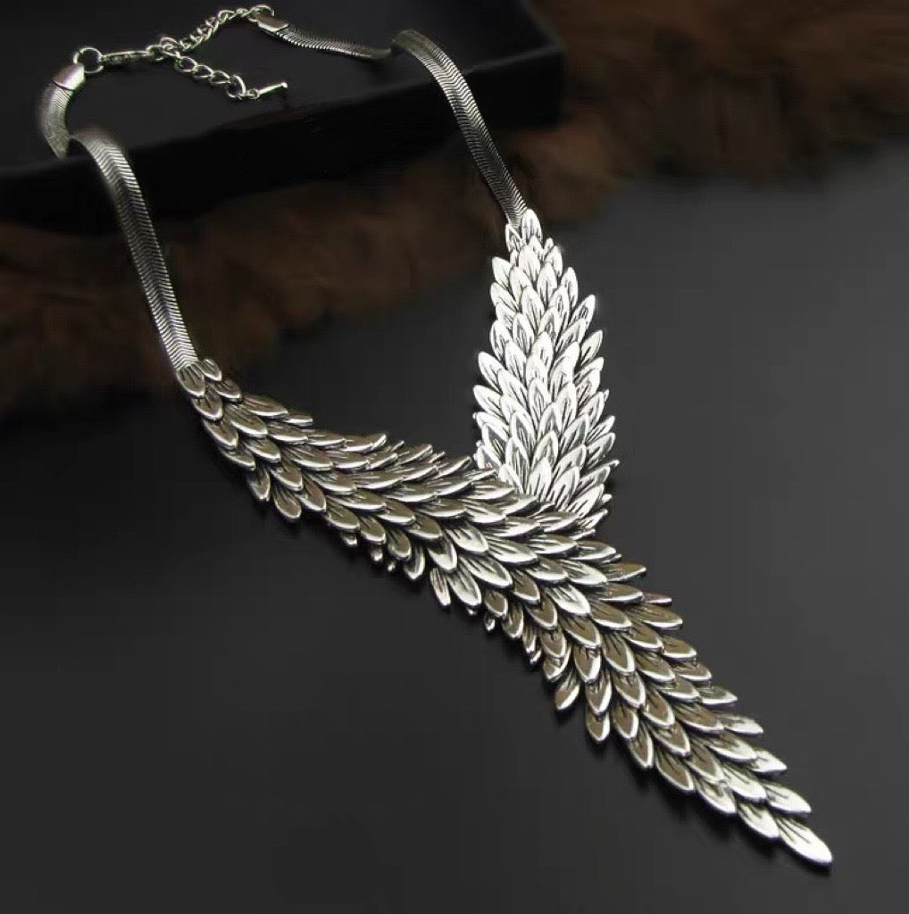 3D FEATHER VINTAGE NECKLACE