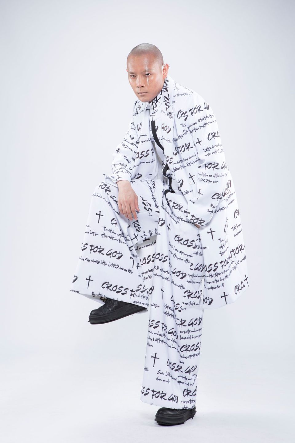 BIBLE VERSES PRINT COAT 聖經經文大衣