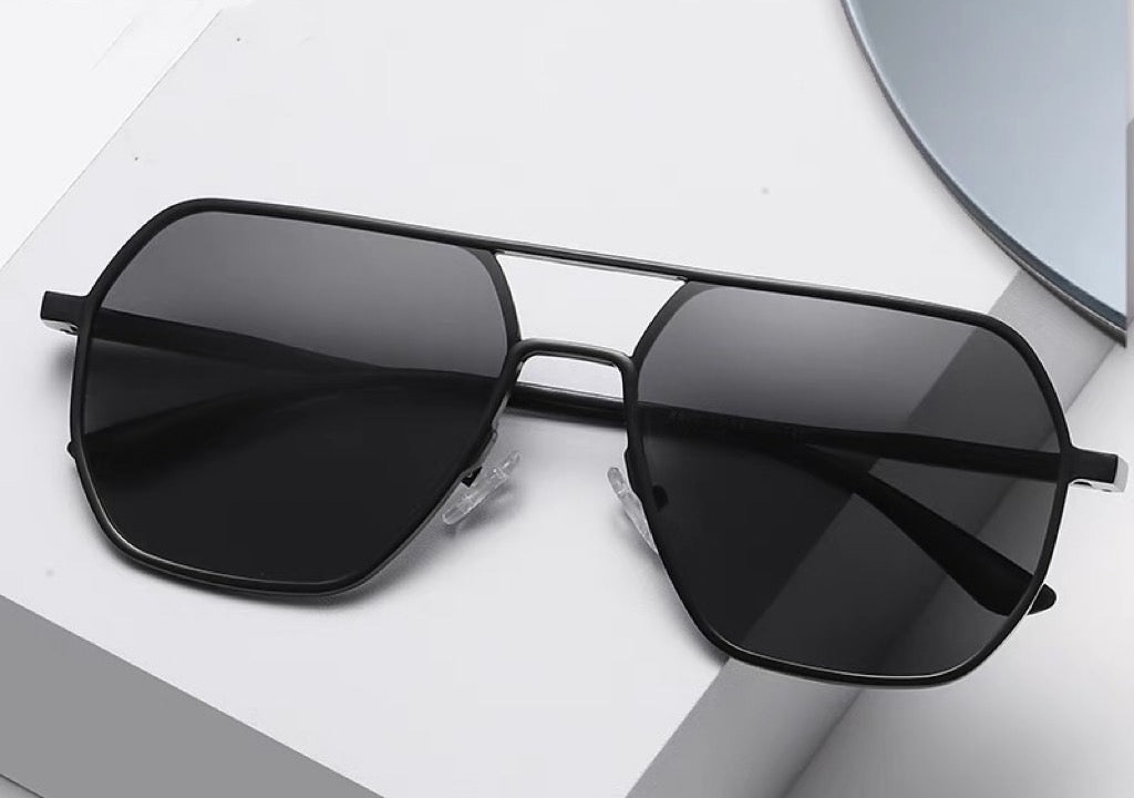 五角鐵架復古墨鏡 Pentagonal iron frame retro sunglasses