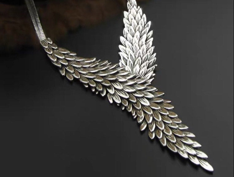 3D FEATHER VINTAGE NECKLACE Three-dimensional Feather Vintage Necklace