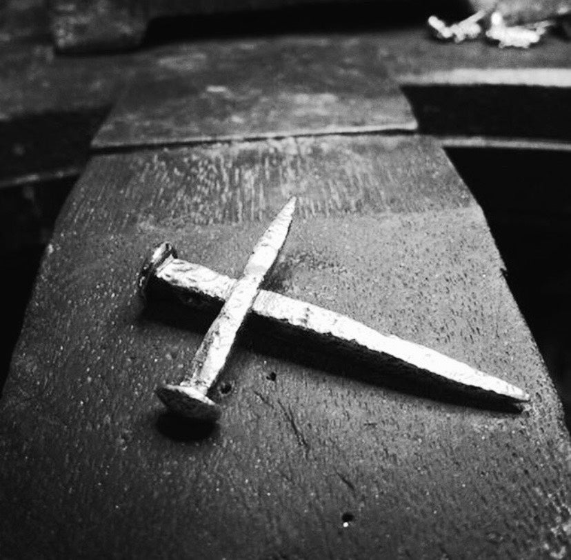Nail LOGO Cross 釘子LOGO 十字架 項鍊或別針
